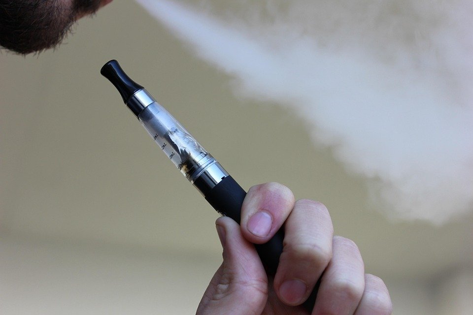 What Are 3 Short Term Effects Of Vaping？